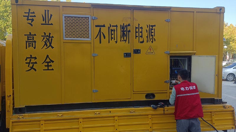 锡山柴油发电机组和UPS电源配合使用时，如何避免切换过程中的电力中断？